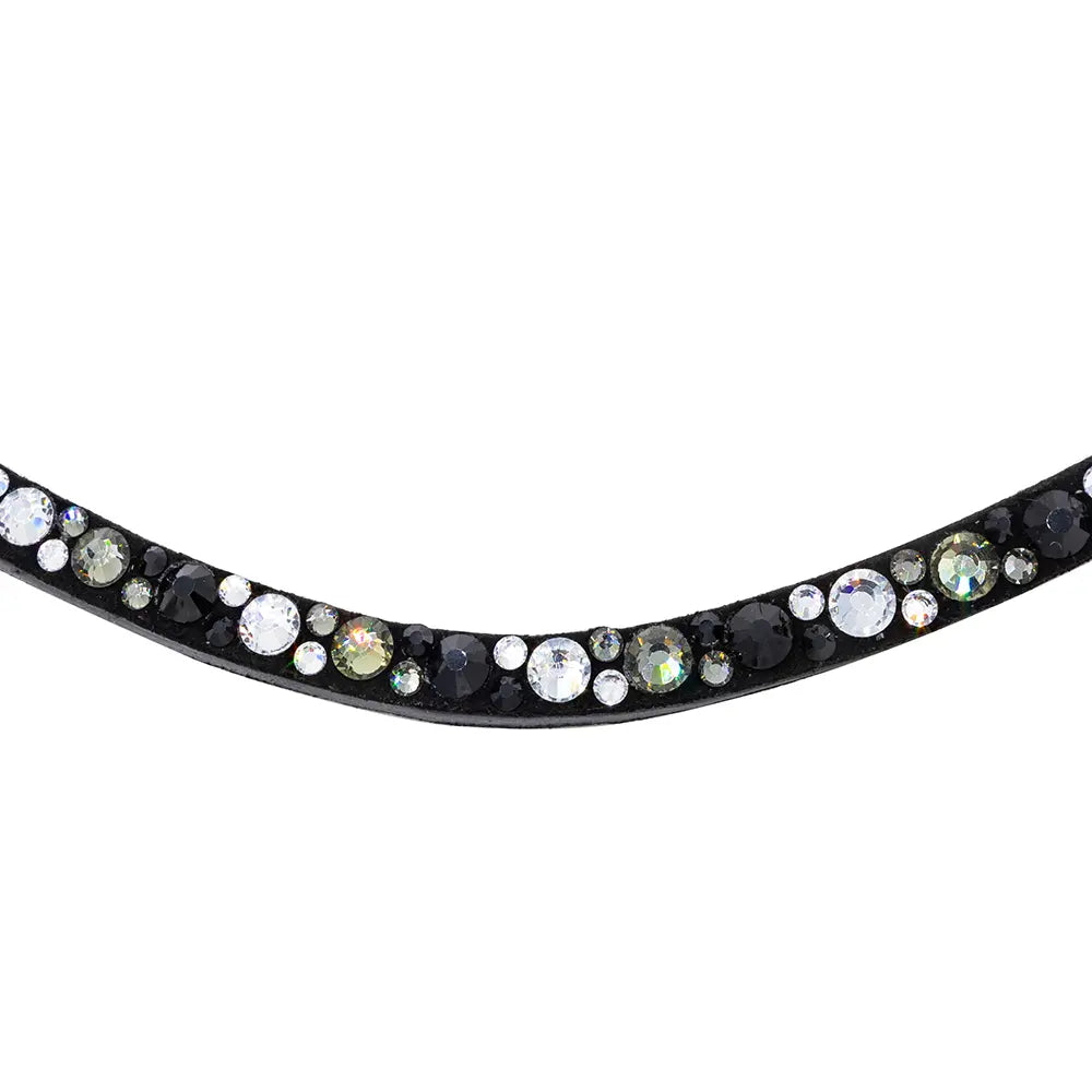 A gradient of diagonally placed black, gray and white crystals of different sizes on browband